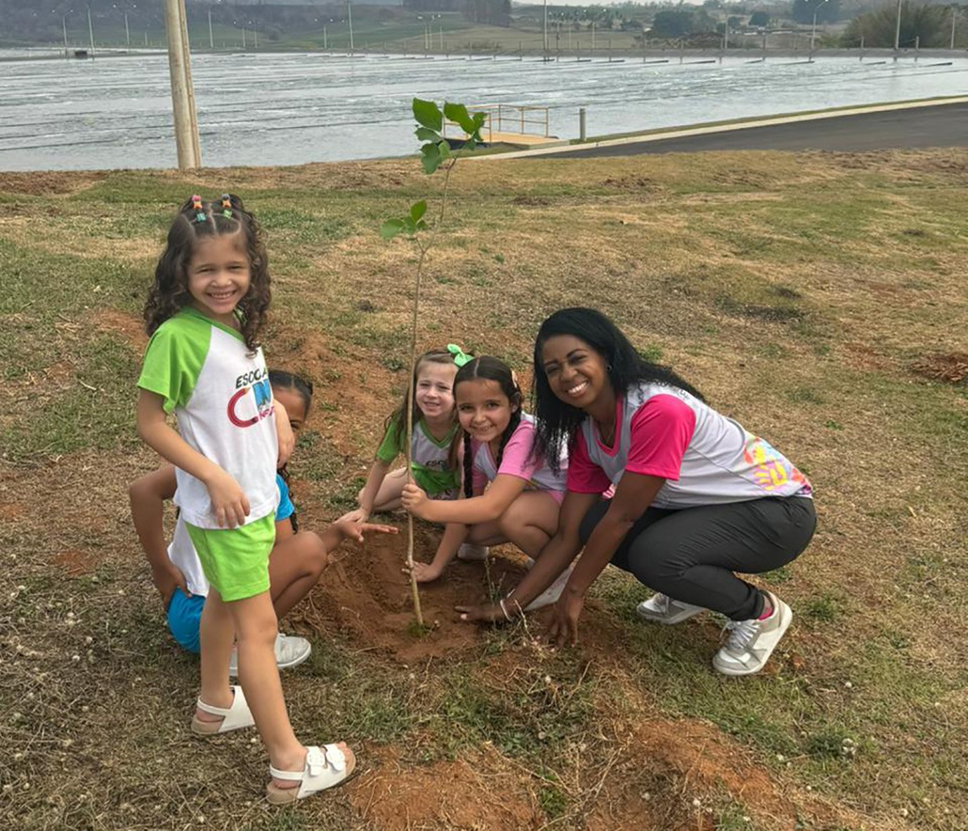 RIC Ambiental e Secretaria do Meio Ambiente promovem ação em celebração ao Dia da Árvore
